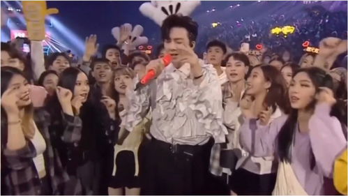 刘宇宁在舞台上表演