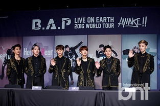 男团成员A和B舞台互动瞬间