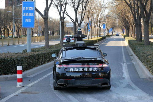 自动驾驶汽车在城市道路上行驶