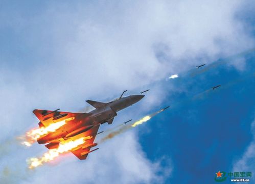 歼-10C战斗机在高空进行战术机动表演