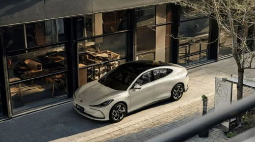 智己L6车内三联屏布局图