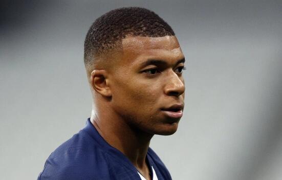 姆巴佩面对媒体提问