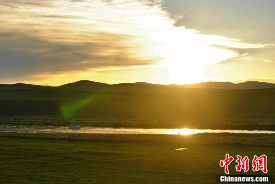 夕阳下的额尔古纳河