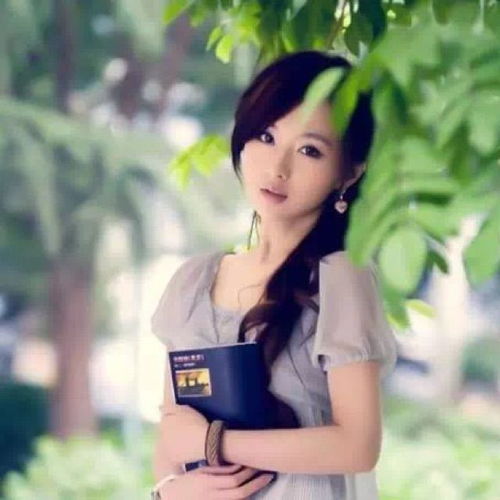 韩国93岁女校长与学生们合影笑容灿烂