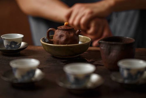 现代女性晨练与饮茶