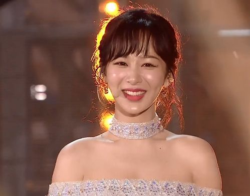 林晓微笑面对镜头