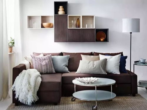 妈妈疲惫地靠在沙发上