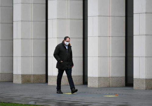 佩戴口罩的市民