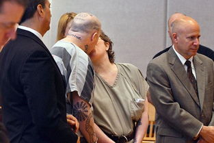 夫妻在法庭上对峙画面