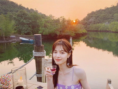 钟楚曦粉色礼服细节展示