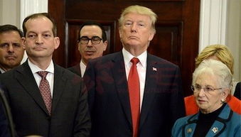 特朗普被起诉相关新闻画面