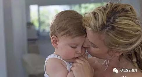 指尖的密语：藏在小动作里的生命印记