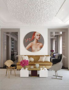 一家人围坐在客厅中使用智能设备互动