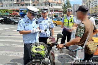 交警对男子进行处罚