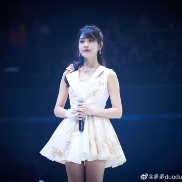 心疼李艺彤：从巅峰到低谷，她到底经历了什么？