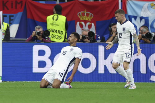 贝林厄姆庆祝进球瞬间