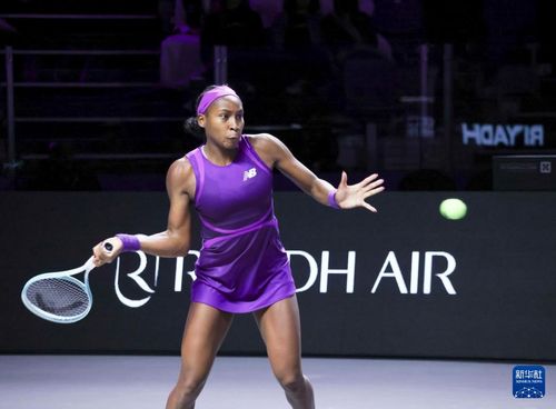 郑钦文与高芙在WTA年终总决赛交锋