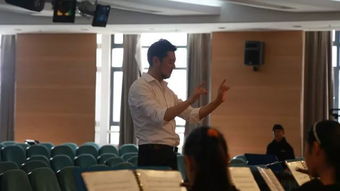 学生管乐团训练场景