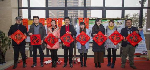 董某莹带孩子参加公益活动照片