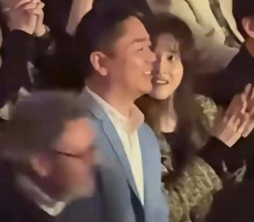 刘强东章泽天在李云迪演奏会现场