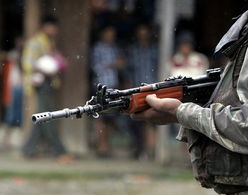 印度士兵在边境地区巡逻