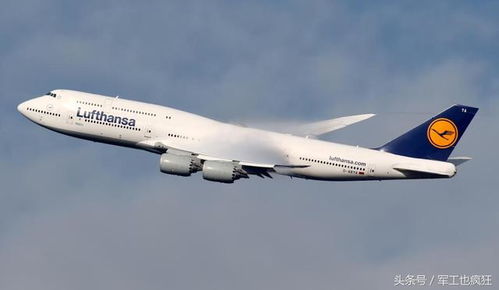 波音747-8客机停在机场