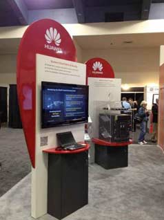 华为展位展示最新云计算设备