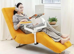 小圆脸认真接受采访