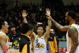 广厦队员庆祝胜利