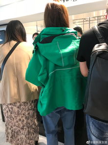 沈梦辰与杜海涛在商场逛街的照片