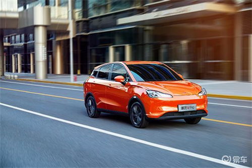 哪吒汽车员工在办公室工作