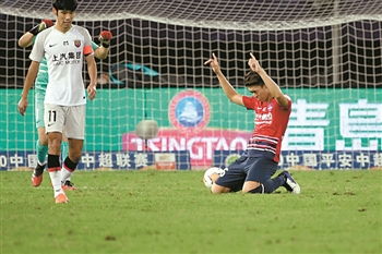 元敏诚在比赛中庆祝胜利