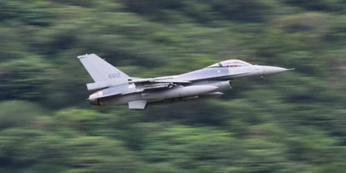 台湾空军基地战机起飞