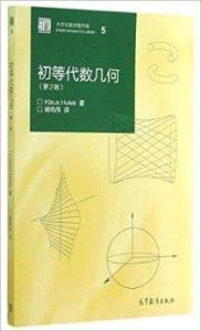 学生在图书馆跨学科阅读书籍