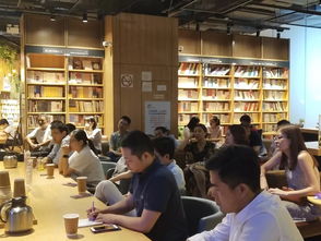 创业者在会议室讨论项目