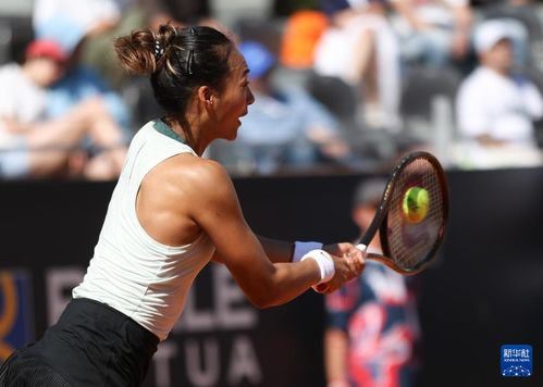 郑钦文回应首胜萨巴伦卡｜从失利到突破，她如何逆袭‘苦主’？