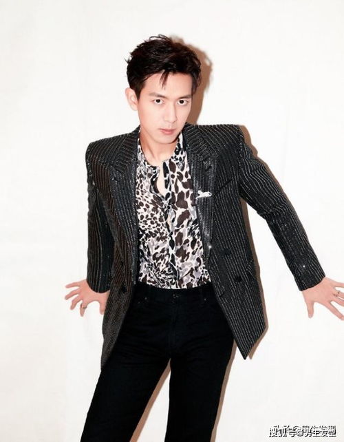 李现回应刘冲活动扣子事件：下次多解一颗，网友笑疯了！