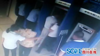 银行工作人员劝阻老人转账