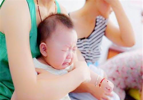 幼儿园老师殴打女童被行拘，家长愤怒发声：孩子身上全是伤痕！