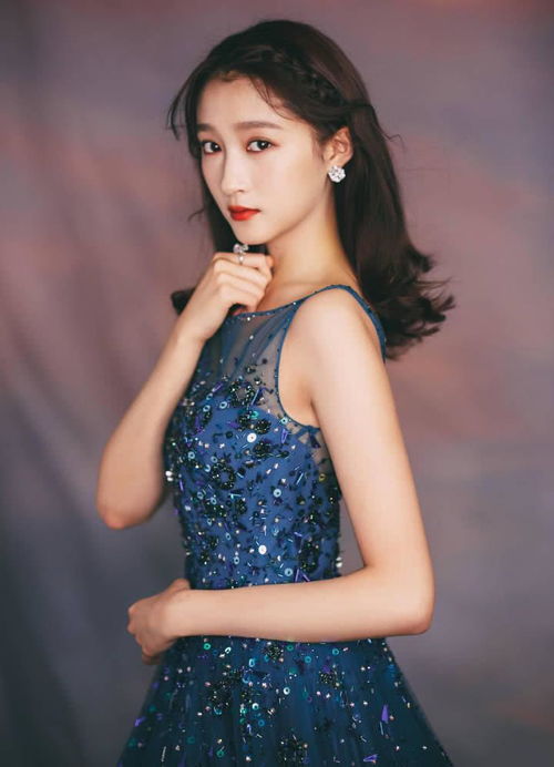 05后女演员戴230万耳环引热议，其父是公务员？女方公司发声明