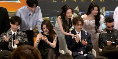 格莱美评委直播锐评《歌手2025》：国际视野与本土碰撞，AI情绪识别成亮点