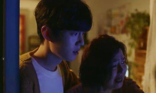 肖战在片场微笑的照片