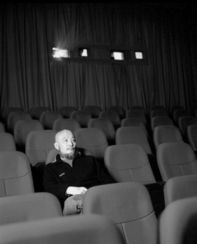 成年人秒回的微信，其实就是“我愿意”