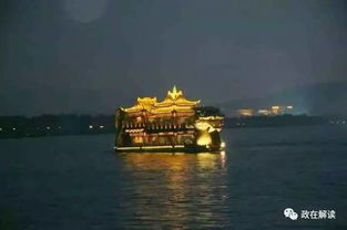 画舫夜游西湖