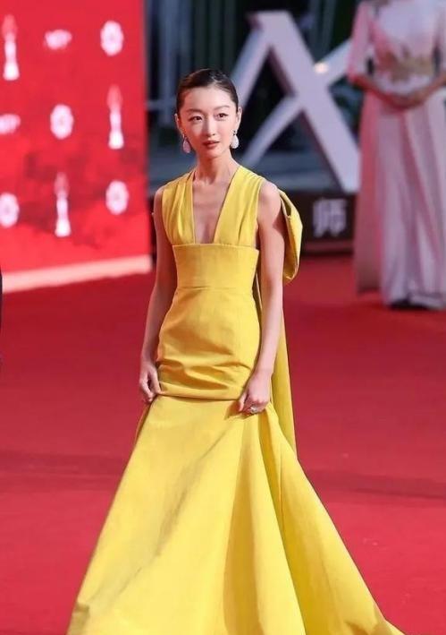 黄杨钿甜家庭风波背后：星二代的成长路径引发热议