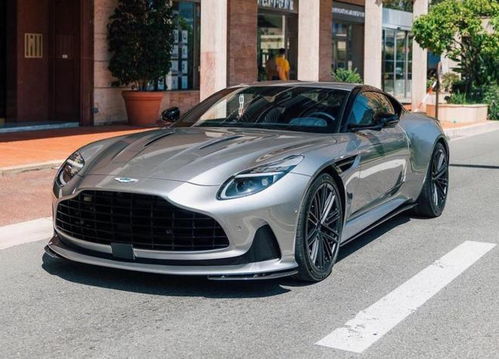 阿斯顿马丁DB12车内CarPlay Ultra界面展示