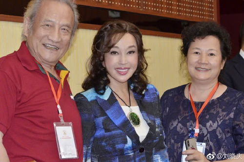 刘晓庆在颁奖典礼上微笑