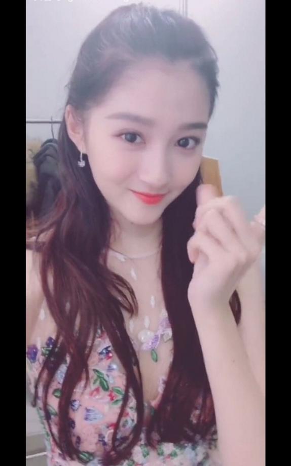 网友评论截图：抖音平台女演员耳环争议