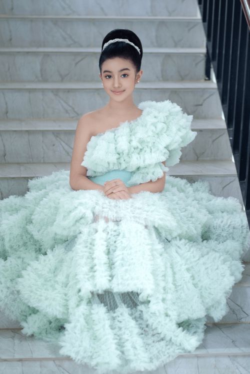 网友在社交媒体晒出华莱士小马宝莉联名周边