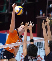 朱佳荟在比赛中扣杀